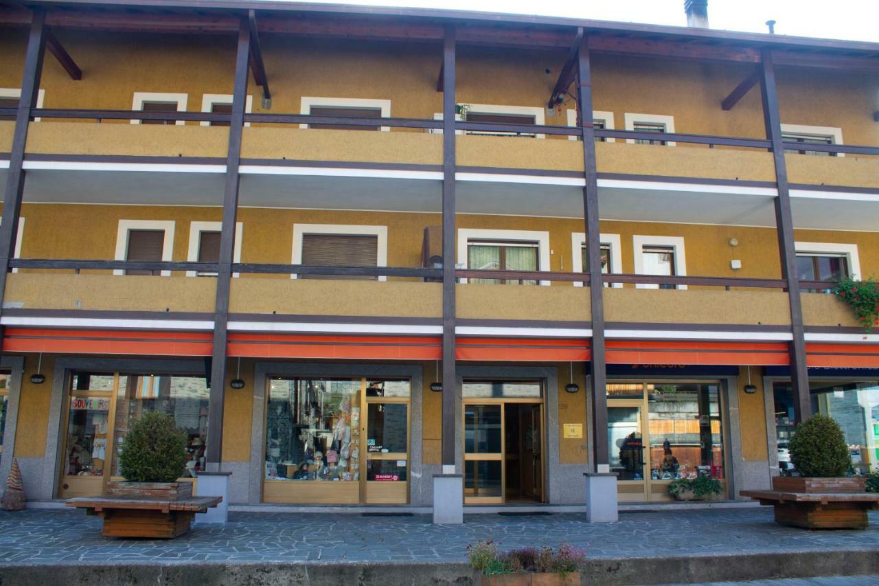 شقة Trilocale In Centro A Chiesa Valmalenco كياسا إنْ فانمالينكو المظهر الخارجي الصورة